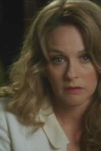 American Woman – S01E02 – Changes and the New Normal