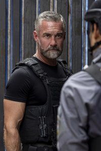 S.W.A.T. – S06E02 – Thai Another Day
