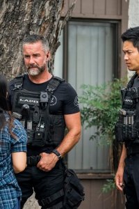 S.W.A.T. – S06E05 – Unraveling
