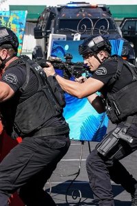 S.W.A.T. – S06E09 – Pariah