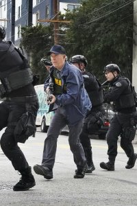 S.W.A.T. – S06E21 – Forget Shorty