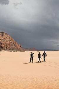 Extinct – S01E01 – Pilot