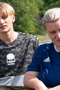 This Country – S03E01 – A Letter from Slugs