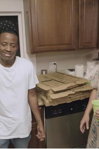Flophouse – S01E04 – Hoverboards at Babe Island