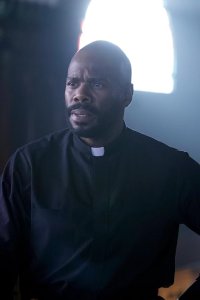 Lucifer – S01E09 – A Priest Walks Into a Bar