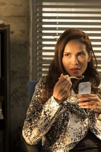 Lucifer – S03E03 – Mr. and Mrs. Mazikeen Smith