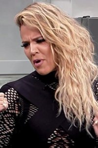 Kocktails with Khloé – S01E11 – Khloé Kardashian Bares All