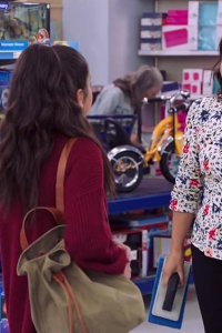 Superstore – S05E04 – Mall Closing