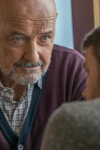 Patriot – S01E05 – Un Monsieur Triste En Costume