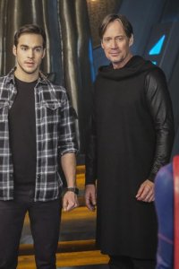 Supergirl – S02E16 – Star-Crossed