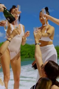 WAGs – S01E05 – Mexican Standoff