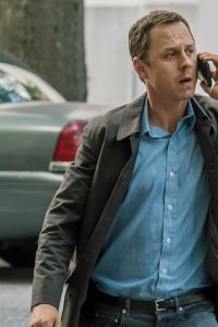 Sneaky Pete – S02E01 – The Sinister Hotel Room Mystery