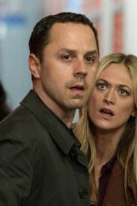 Sneaky Pete – S02E10 – Switch