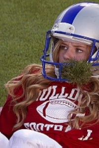 Bella and the Bulldogs – S01E01 – Newbie QB: Part 1