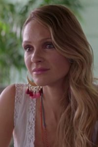 Girlfriends’ Guide to Divorce – S02E02 – Rule #77: Don’t Blow the Bubble