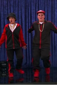 Nicky, Ricky, Dicky & Dawn – S03E15 – Not-So-Sweet Charity
