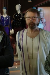 Welcome to Sweden – S01E07 – Lagom