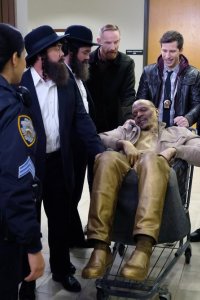 Brooklyn Nine-Nine – S06E16 – Cinco de Mayo