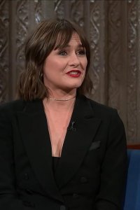 The Late Show with Stephen Colbert – S02E459 – Jeff Daniels/Emily Mortimer/Chris Gethard