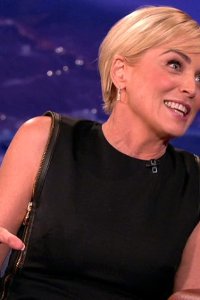Conan – S01E570 – Sharon Stone/Marc Maron/Rodrigo y Gabriela