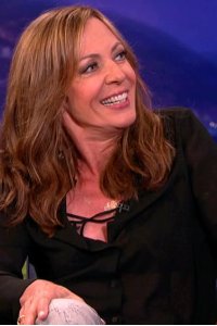 Conan – S01E613 – Allison Janney/Brett Gelman/Brooks Wheelan