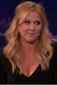 Conan – S01E716 – Amy Schumer/Kenny Smith/Joe Zimmerman