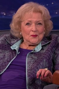 Conan – S01E731 – Betty White/Clio Cresswell/Lord Huron