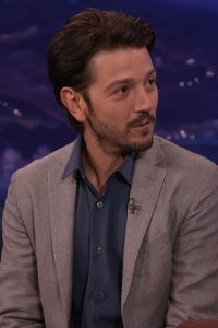 Conan – S01E971 – Diego Luna/Billy Eichner/Pretenders