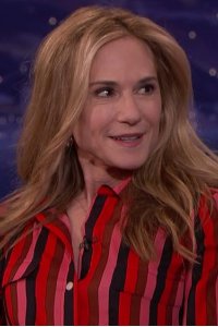 Conan – S01E1046 – Holly Hunter/Natasha Lyonne/Robert Cray & Hi Rhythm
