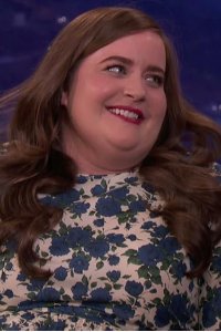 Conan – S01E1054 – Aidy Bryant/Dr. Jennifer Berman/Earth, Wind & Fire