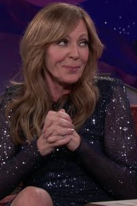 Conan – S01E1114 – Allison Janney/Pete Holmes/Daniel Sloss