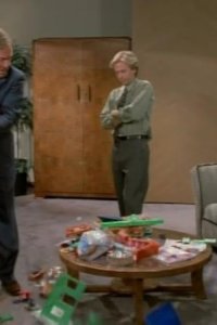 Just Shoot Me! – S02E01 – The Experiment