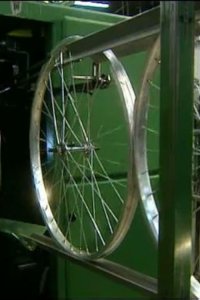 How It’s Made – S01E06 – Nails and Staples/Safety Glasses/Fabrics/Bicycles