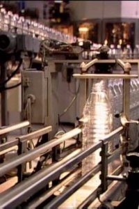 How It’s Made – S04E01 – Plastic Bottles and Jars/Mail/Eggs/Handcrafted Wooden Pens