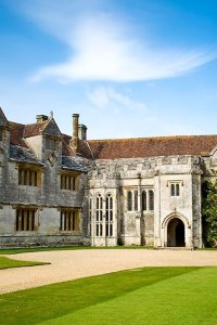 Most Haunted – S01E01 – Athelhampton Hall, Dorchester