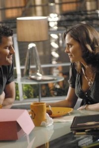 Bones – S02E07 – The Girl with the Curl