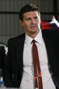 Bones – S02E19 – Spaceman in a Crater