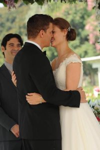 Bones – S09E06 – The Woman in White