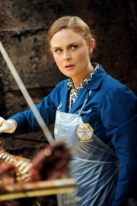 Bones – S09E17 – The Repo Man in the Septic Tank