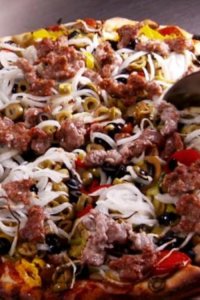 Diners, Drive-ins and Dives – S08E02 – Pizza, Pork and Paprikash