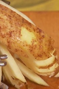 Diners, Drive-ins and Dives – S12E12 – Pizza, Pancakes and Pork