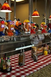 Diners, Drive-ins and Dives – S26E12 – Turkey, Taters and Dogs
