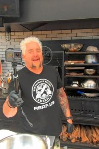Diners, Drive-ins and Dives – S32E04 – Takeout: Tastier at Home