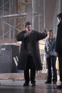 Fringe – S02E22 – Over There: Part 1