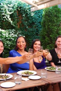 Four Weddings – S04E07 – …And Snow Cones