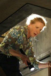 Six Feet Under – S04E11 – Bomb Shelter