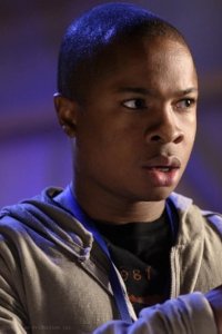 Smallville – S07E13 – Hero