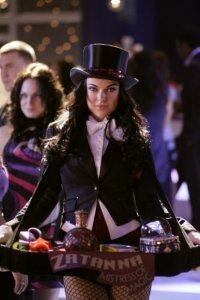 Smallville – S08E17 – Hex