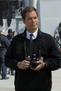 NCIS – S09E05 – Safe Harbor