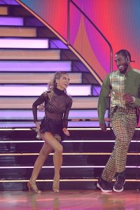 Dancing with the Stars – S30E01 – Season 30 Premiere